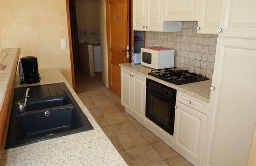 Grillon House | Beautiful private villa for 4 guests with TV, patio and pets allowed