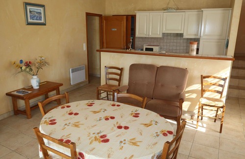 Grillon House | Beautiful private villa for 4 guests with TV, patio and pets allowed
