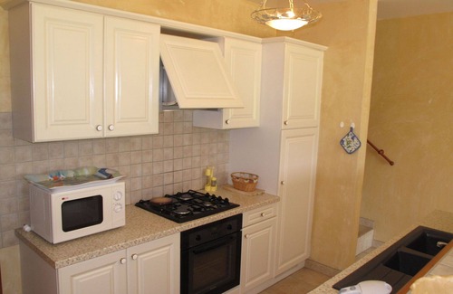 Grillon House | Beautiful private villa for 4 guests with TV, patio and pets allowed