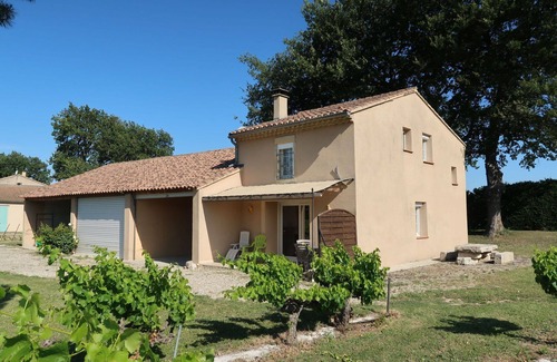 Grillon House | Beautiful private villa for 4 guests with TV, patio and pets allowed