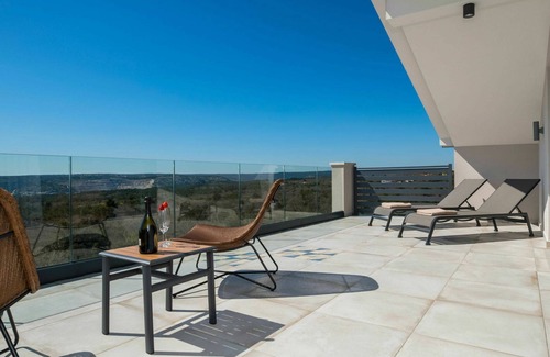 Viskovici Villa | Beautiful private villa with A/C, WIFI, private pool, hot tub, TV, terrace and panoramic view