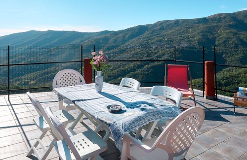 Aurigo House | Beautiful private villa for 5 guests with WIFI, TV, terrace, pets allowed and panoramic view