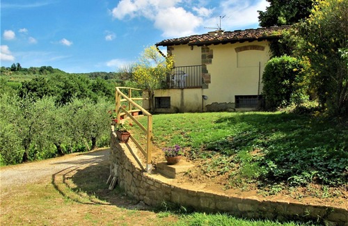 Scandicci Villa | Beautiful private villa for 4 guests with WIFI, TV, patio, pets allowed and panoramic view