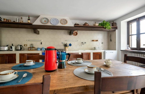 Ferrere House | Beautiful private villa for 12 people with private pool, WIFI, TV, terrace and pets allowed