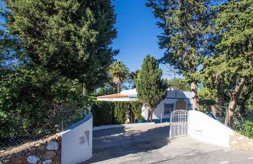 Alpouvar Villa | Beautiful private villa for 4 guests with A/C, WIFI, private pool, TV and patio