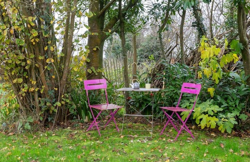 Surville House | Beautiful private villa for 4 people with WIFI, TV, terrace and pets allowed