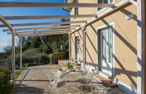 Macchino House | Beautiful private villa for 6 guests with hot tub, WIFI, private pool, TV, patio and pets allowed
