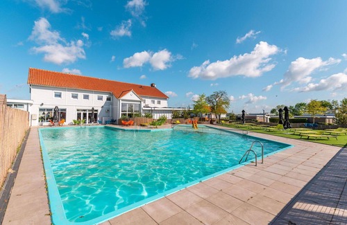 Nunspeet House | Beautiful private villa for 4 people with pool, WIFI, TV and terrace