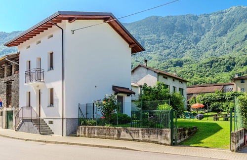 Piantedo House | Beautiful private villa for 5 guests with WIFI, TV, patio and pets allowed
