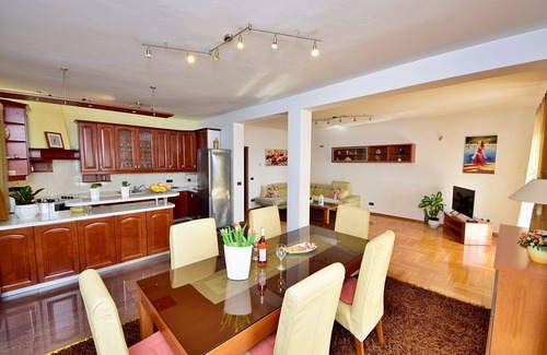 Seget Vranjica House | Beautiful private villa for 16 people with private pool, A/C, WIFI, TV and terrace