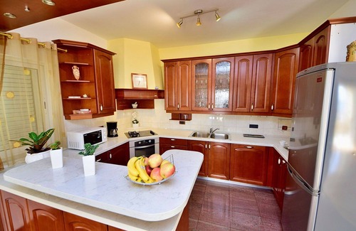 Seget Vranjica House | Beautiful private villa for 16 people with private pool, A/C, WIFI, TV and terrace