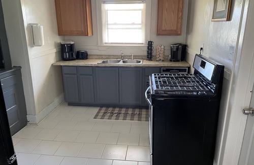 New Center Detroit House | Beautiful quiet Property 5 min from Downtown area