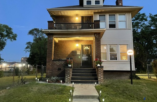 New Center Detroit House | Beautiful quiet Property 5 min from Downtown area