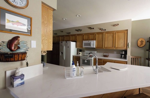 Mammoth Lakes House | Beautiful Remodeled Luxury Townhome for large groups - Snowcreek 4 - BTC # 7382