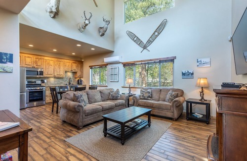 Old Station Cabin | Beautiful retreat on Hat Creek, Fire pits, Fishing and 15 min. from Lassen Park