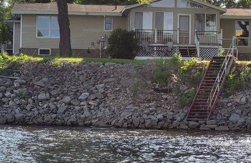 La Crosse House | Beautiful Riverfront Home near Celebrations. Excellent eagle viewing!