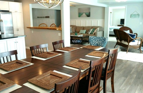 La Crosse House | Beautiful Riverside Beach House with private dock/beach frontage