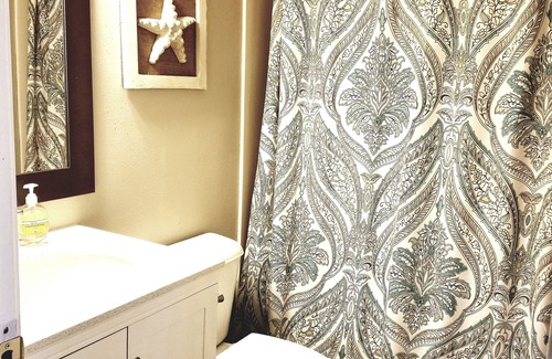 La Crosse House | Beautiful Riverside Beach House with private dock/beach frontage