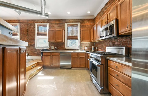 South Side Slopes House | Beautiful Rooftop Tranquility! 2 Car Garage! Sleeps +12!