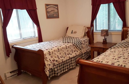 Locust Lake Village Ski Chalet | Beautiful secluded Locust Lake mountain retreat on ski slope and close to lake