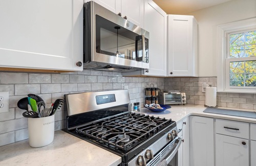 High Point House | Beautiful, Spacious 4 Bedroom Home one Block from High Point University