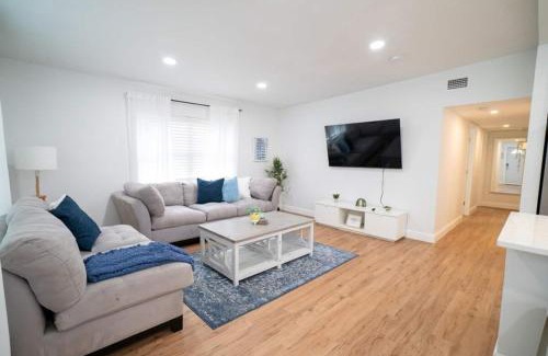 Old Seminole Heights House | Beautiful Spacious Stylish Near Busch Gardens