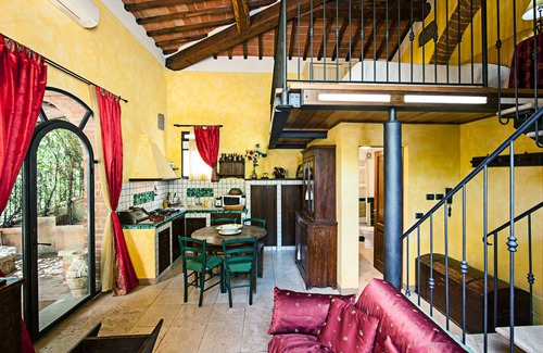 Sinalunga House | Beautiful studio located in a park with private garden, swimming pool, parking