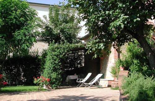 Sinalunga House | Beautiful studio located in a park with private garden, swimming pool, parking