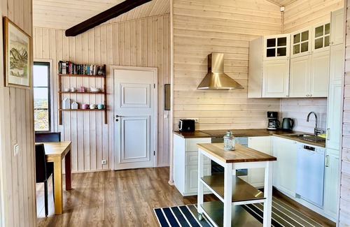 Borgarnes Cottage | Beautiful, Stylish and Unique Cabin with Hot Tub close to Snæfellsjökull Glacier