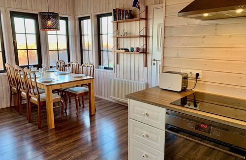 Borgarnes Cottage | Beautiful, Stylish and Unique Cabin with Hot Tub close to Snæfellsjökull Glacier