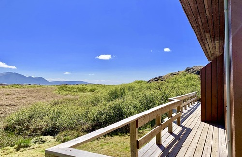 Borgarnes Cottage | Beautiful, Stylish and Unique Cabin with Hot Tub close to Snæfellsjökull Glacier