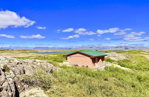 Borgarnes Cottage | Beautiful, Stylish and Unique Cabin with Hot Tub close to Snæfellsjökull Glacier