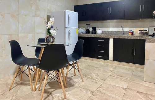 Kennedy Apartment | Beautiful Suite in Ciudadela Las Garzas, safe and centrally located, Guayaquil