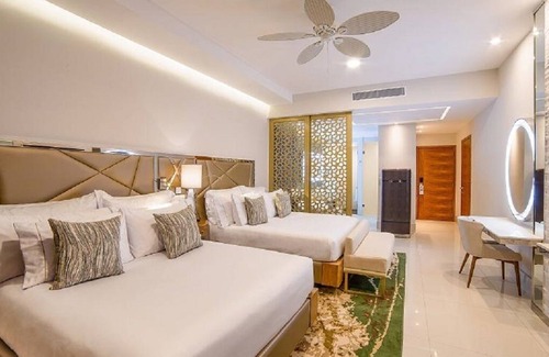 Cabo San Lucas Resort | Beautiful Suite Options Oceanfront Resort