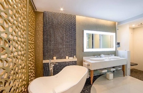 Cabo San Lucas Resort | Beautiful Suite Options Oceanfront Resort