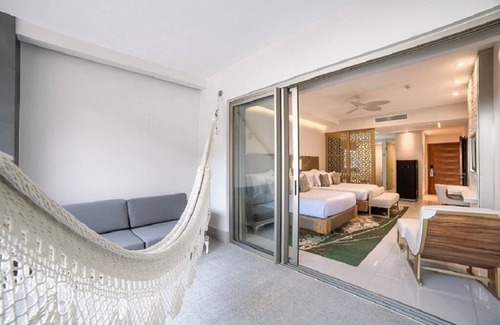 Cabo San Lucas Resort | Beautiful Suite Options Oceanfront Resort