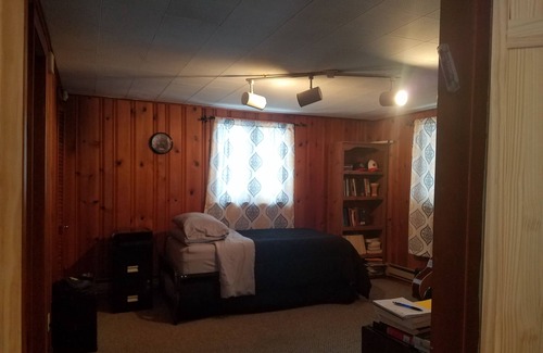 South Bend House | Beautiful Sun-filled home for Notre Dame Football Weekends
