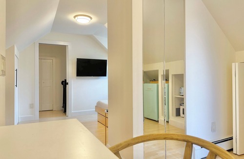Marlborough House | Beautiful Tasteful Tranquil Home close to BOSTON