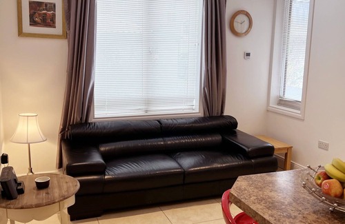 Claddagh House | Beautiful Townhouse, 3DBr-sleeps 6 Adults. Special & Unique in Galway City!
