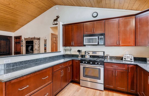 Woodland Park Cabin | Beautiful Green Mountain Falls Cabin
