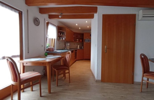 Radebeul House | Beautiful vacation home in the immediate vicinity of v. Altkötzschenbroda, parking space at the house