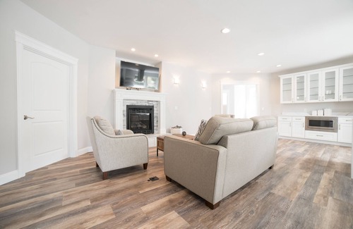 Waller Apartment | Beautiful Valley Farm House, With View