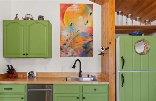 Stevensville Apartment | Beautiful views of the Sapphire Mountains from this new one bedroom unit