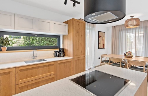 Kadumi Villa | Beautiful Villa Albona with swimming pool, jacuzzi and sauna