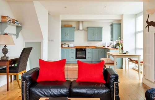 Monmouth House | Beautiful villa for 4 people with WIFI and pets allowed