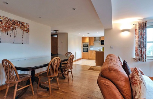 Craven Arms House | Beautiful villa for 4 guests with WIFI, pool and terrace