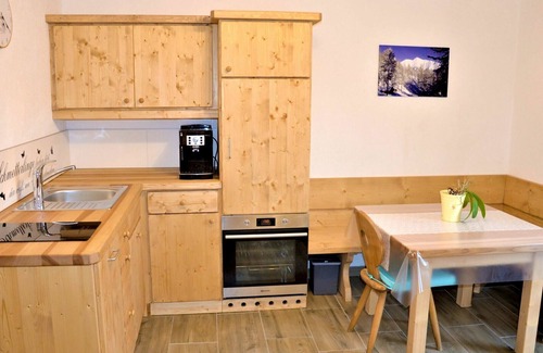 Leithen Villa | Beautiful villa for 4 guests with WIFI, TV and balcony