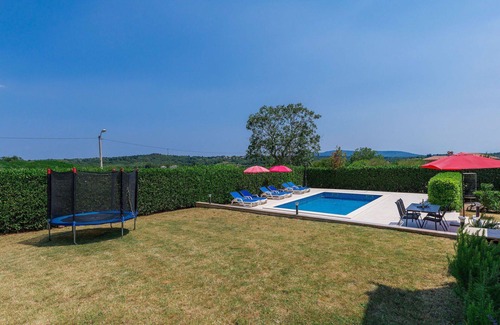 Martinski House | Beautiful villa for 8 people with A/C, WIFI, private pool, TV and terrace