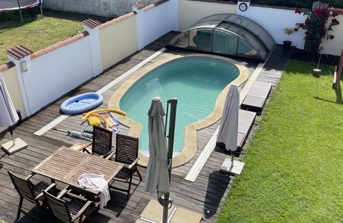 Kolin 2 House | Beautiful villa for 4 guests with WIFI, hot tub, private pool, TV, patio and pets allowed