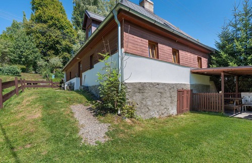 Lenora House | Beautiful villa for 11 people with TV, patio and pets allowed